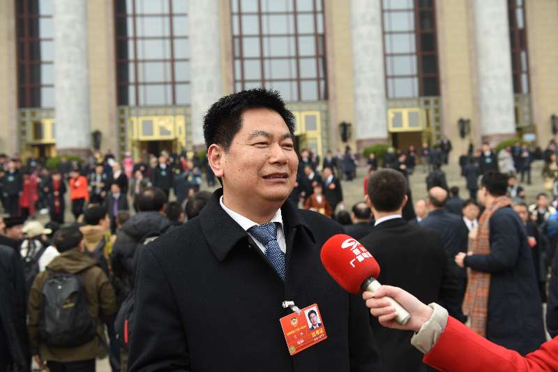 2018年3月3日，民建中央常委、中華職教社副理事長(zhǎng)、民建四川省委副主委、四川國(guó)弘現(xiàn)代教育投資公司董事長(zhǎng)蘇華作為住川全國(guó)政協(xié)委員在參加全國(guó)兩會(huì)時(shí)接受四川衛(wèi)視記者采訪.jpg