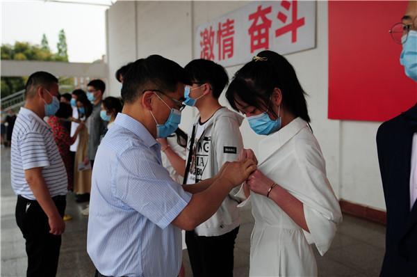 德外學(xué)子成人禮：今天起，我把責(zé)任扛在肩上