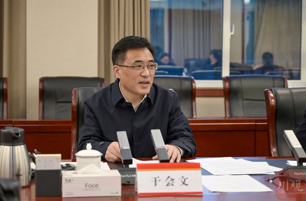全國人大代表、重慶市渝北區(qū)委書記于會文_副本.jpg