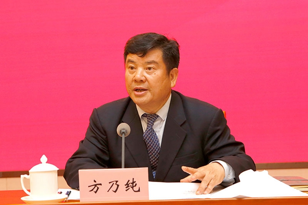 5.中華職業(yè)教育社黨組書記、總干事方乃純主持會議_副本.jpg
