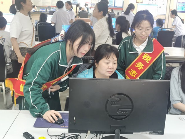 中江職中財(cái)經(jīng)商貿(mào)系學(xué)生參與稅務(wù)局稅收科普活動(dòng)，助力稅法知識(shí)普及1.jpg