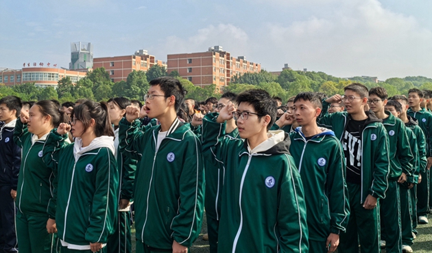 少年應(yīng)有鴻鵠志，旗開風(fēng)振啟征程——中江職中舉辦2025屆高三動員大會2.jpg